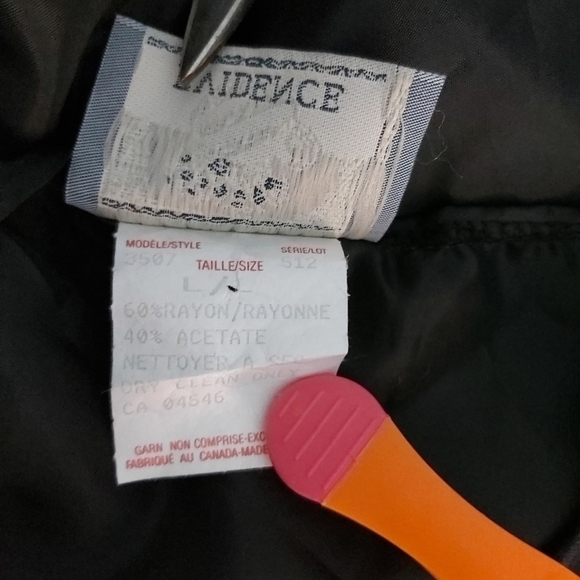 SLEEVELESS Tapestry embroidered vintage vest made in Canada - Picture 7 of 7